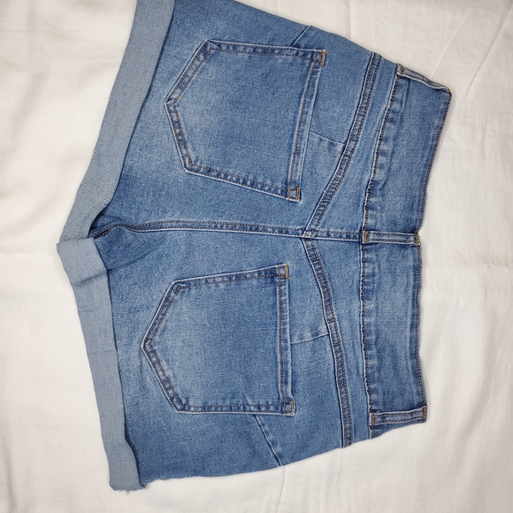 Forever21 Short - Picture 4 of 5